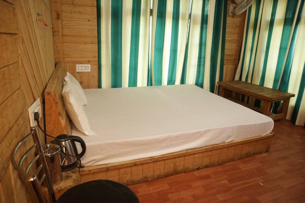 Himalayan Cedar Nest Chalet Sainj